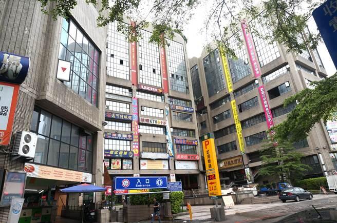 東協廣場地下2樓207格車位開放使用中!