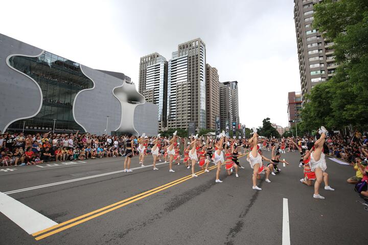 台中國際踩舞祭 歌劇院前踩街表演