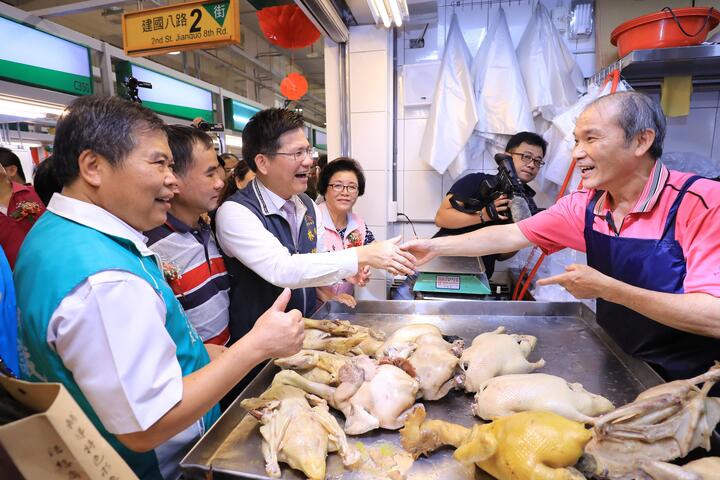 全台最大新建国市场启用 林市长参访店家