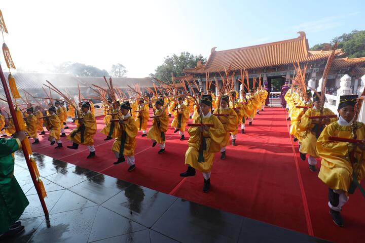 传达尊师重道文化 中市府遵古礼办祭孔仪式