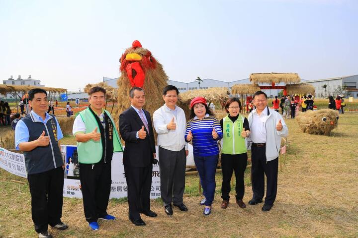 大雅小麦产业文化节登场 巨型小麦鸡超吸睛