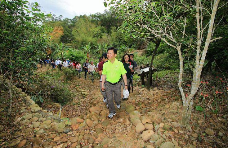 视察瑞井手作步道 林市长盼借镜打造台中百里登山步道