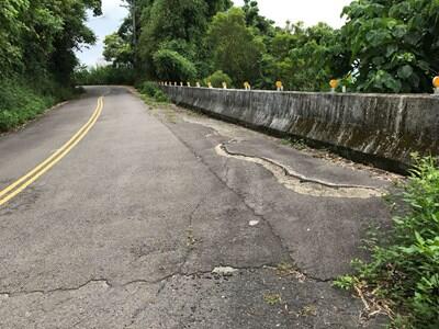 新社区中88线路平施工 双向交通管制