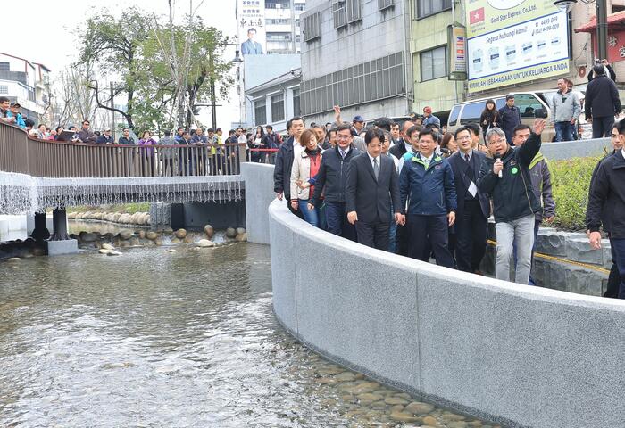 赖院长与林市长共同见证绿川重生