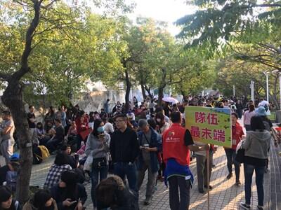 《人间条件》今晚台中登场 排队人潮挤进圆满剧场