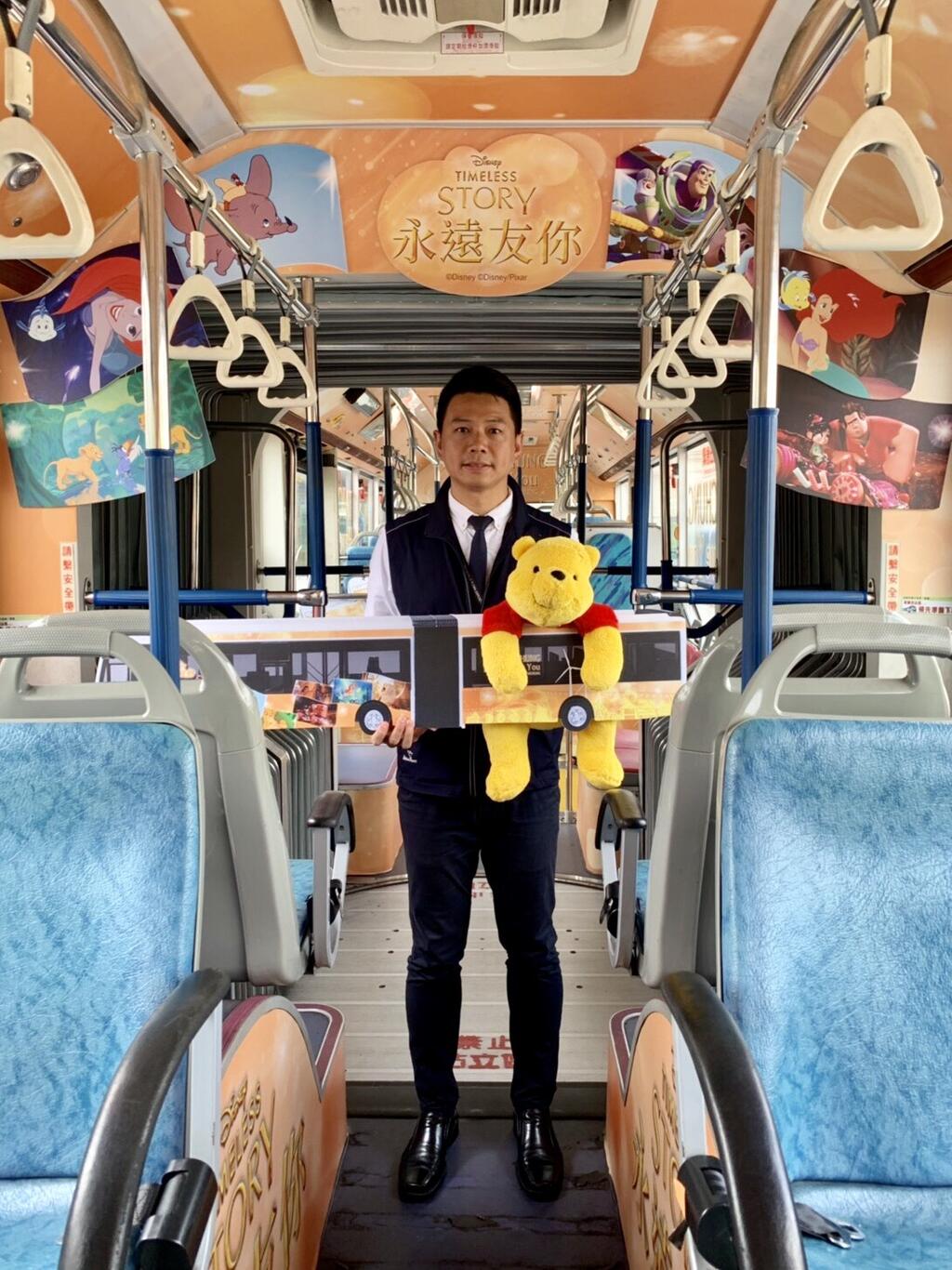 台中獨家-全國首輛迪士尼彩繪雙節公車上路