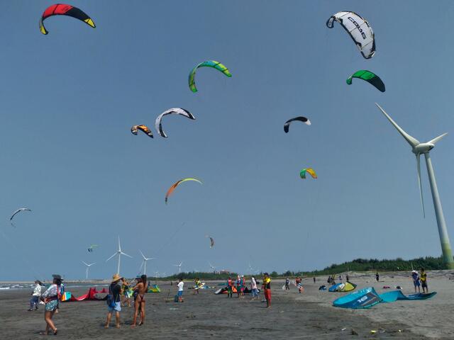 大安海风筝冲浪各地好手来台竞技