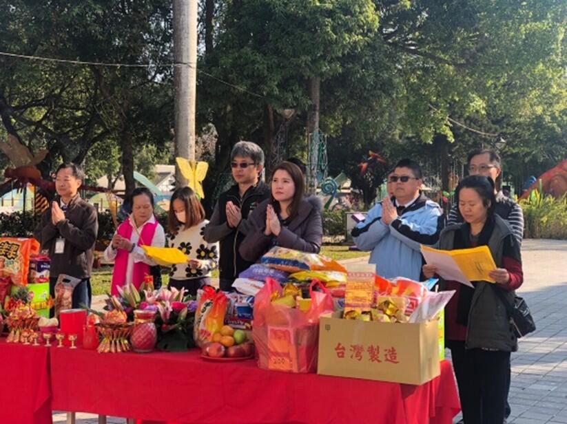 观旅局长林筱淇除为灯会和近期武汉肺炎的疫情祈福