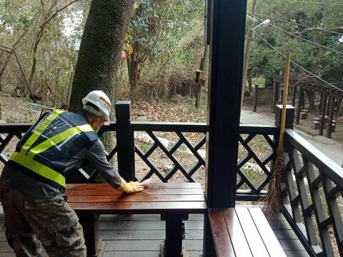 大坑登山步道凉亭消毒