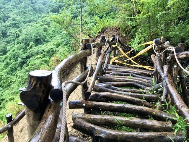 大坑3号步道0k+610处边坡严重崩塌，自即日起全线封闭