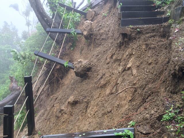 潭子新田三号登山步道边坡崩塌-中市观旅局紧急封闭修复