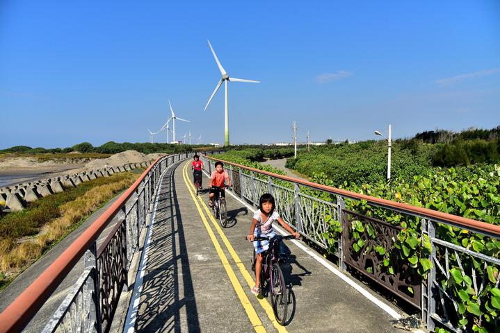 大甲区匠师的故乡休闲农业区-大甲滨海自行车道美景