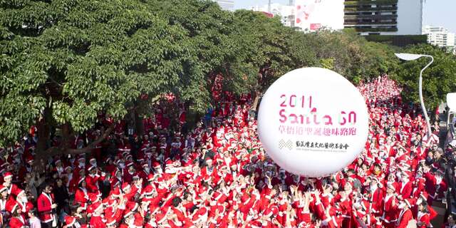 1218-上午的santa-go-out-趣味路跑2022位聖誕老人攻佔草悟道