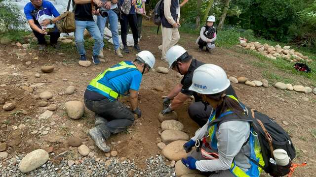 佐伯市岩崎先生來訪體驗手作步道-1