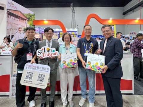 叶非比大使及周士弼主任莅临台中摊位指导_0
