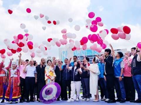 局长携手长官贵宾一同启动仪式