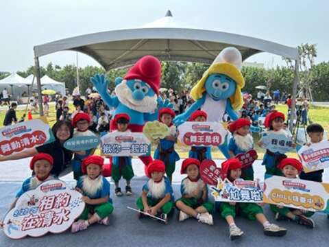 蓝色小精灵见面会大合照