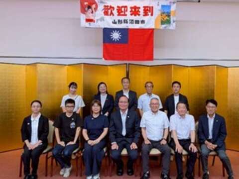 欢迎晚宴时与酒田市府地域创生部长-一般财团法人酒田dmo荒井理事长等日方贵宾合照_0