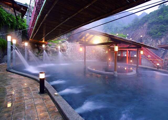 即日起至1130止完登指定步道-即可兌換免費泡湯券_0