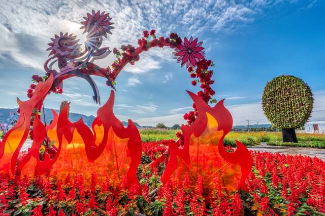 花毯节装置艺术-红色梦境-是民众拍照打卡热点之一_0
