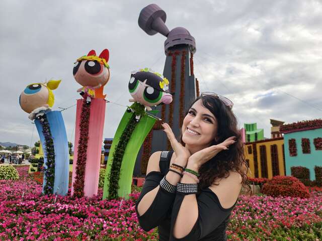 飞天小女警吸引外籍观光客_0