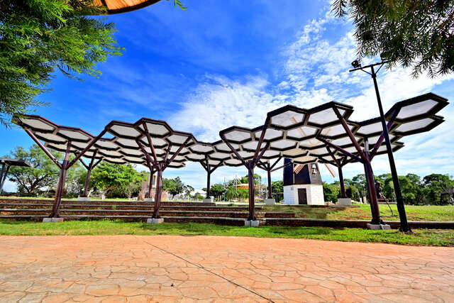 雕塑公园-蜂巢遮阳棚