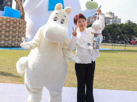 1幸福蜜馬-在台中-中台灣燈會215登場-盧市長-姆明-moomin-伴市民甜蜜過馬年