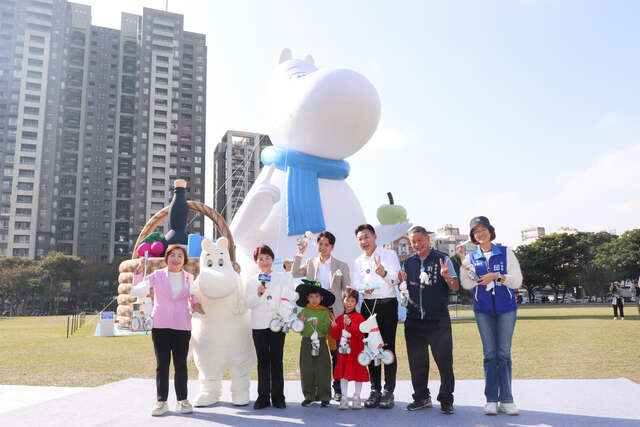 4幸福蜜馬-在台中-中台灣燈會215登場-盧市長-姆明-moomin-伴市民甜蜜過馬年