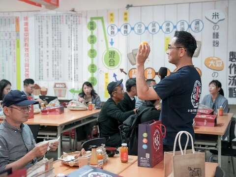 7台湾味噌酿造文化馆许立昇总经理推广味噌知识