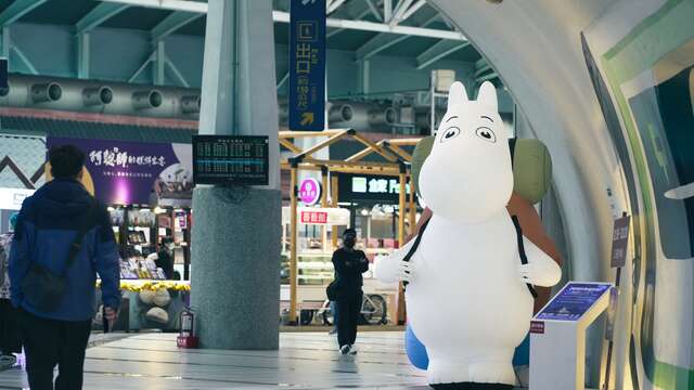 3姆明現身高鐵台中站