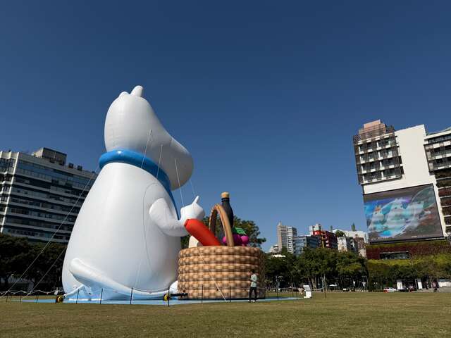 6巨型姆明指向全台最大的3d裸視螢幕