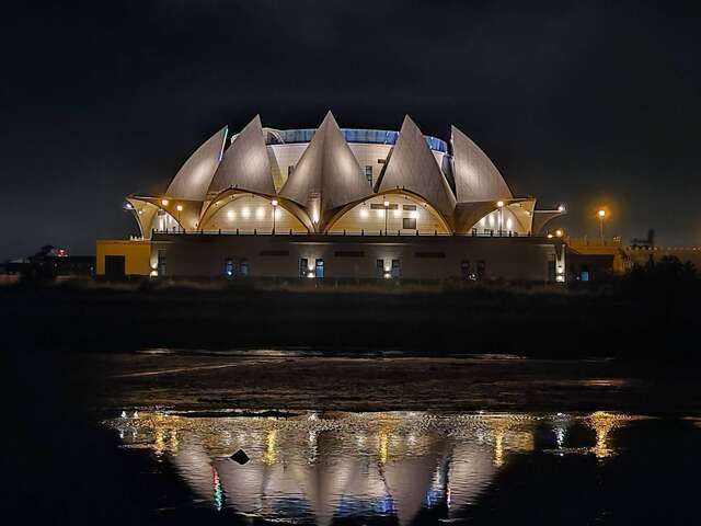 大安港妈祖文化园区夜间点灯氛围幽静迷人