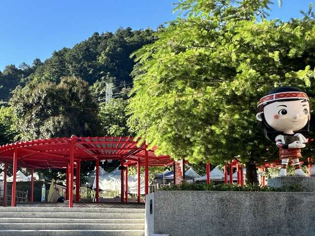 谷关温泉广场泡脚池门首