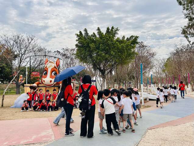 中台灣燈會成了戶外教學的好去處