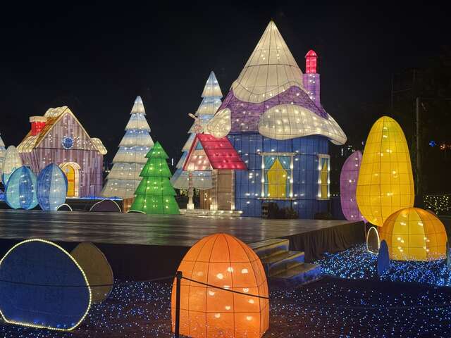 宛如歐洲童話小鎮的雪白小屋_0