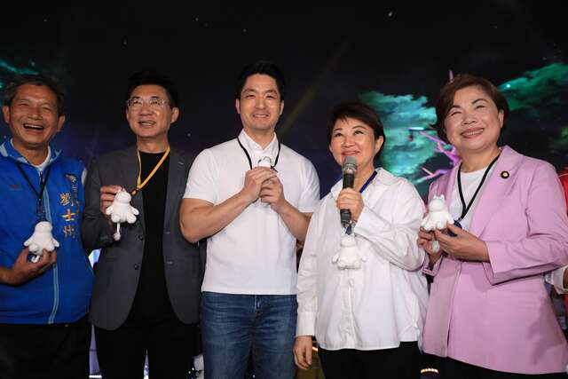 台北市長蔣萬安今-2-日率領市府團隊-專程南下參訪深受國人喜愛的-2026中台灣燈會