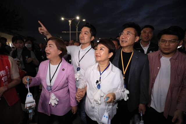 台中台北雙城燈會互動再掀話題-盧市長與蔣市長同台交流