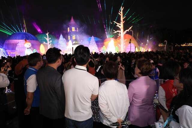 兩位市長共賞-極光下的姆明谷-主燈秀