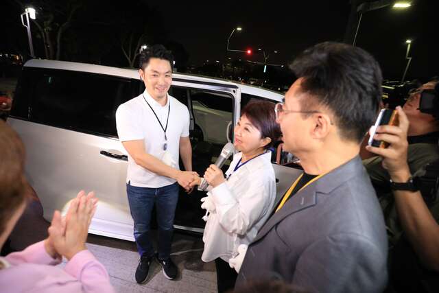 盧市長感謝蔣市長蒞臨-為台中燈會站台加值