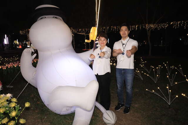 蔣市長強調-中台灣燈會辦得非常成功-主燈秀規劃細緻-結合在地特色與國際規格-堪稱世界級水準-直呼-金馬熊讚