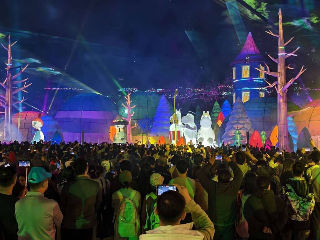 2026中台灣燈會主燈秀吸引大批民眾觀賞
