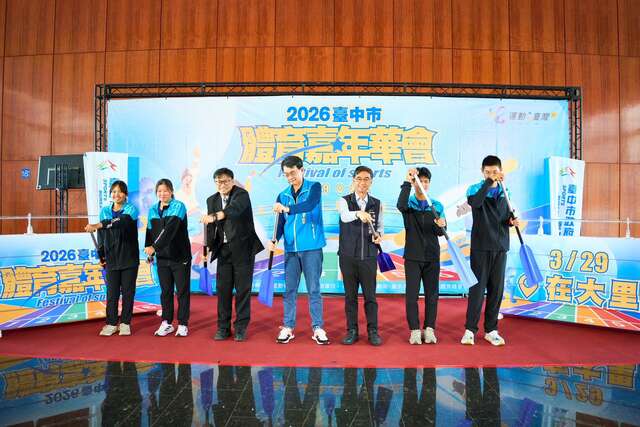 记者会特别邀请大里高中四位优秀划船选手一起为3月29日的体育嘉年华会揭开序幕-同时_0