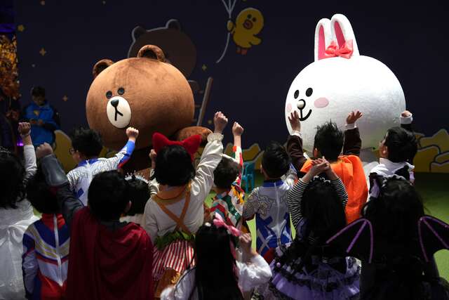 丽宝乐园渡假区推出欢乐镇民日与变装游行活动