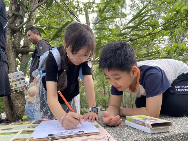 自己画出萤火虫