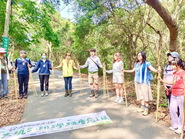 森林入口祈福仪式