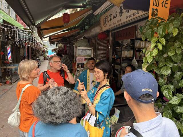 德國訪團至台中青草街品嘗青草茶