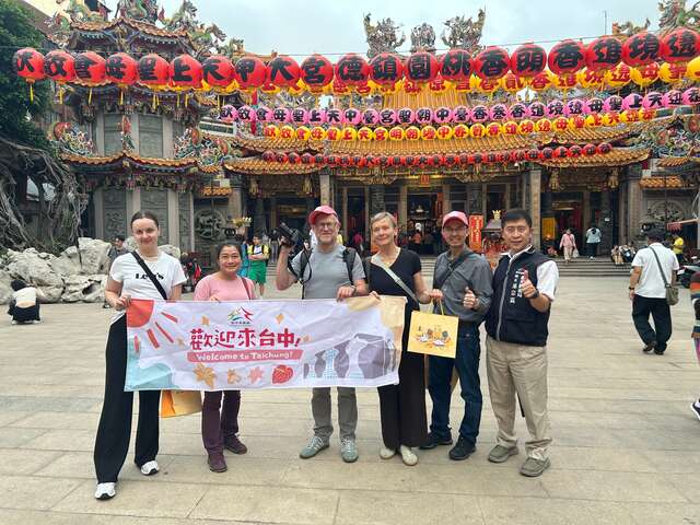 臺中觀旅局陪同德國訪團於媽祖起駕前至大甲鎮瀾宮參拜