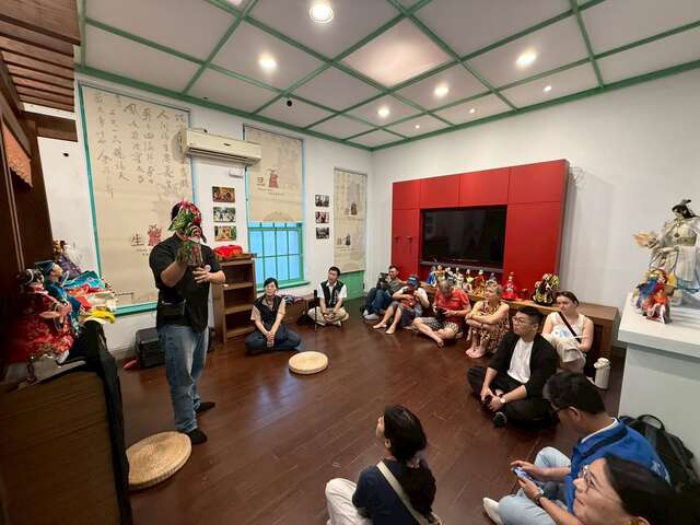 德國訪團至雲林布袋戲館欣賞傳統表演藝術