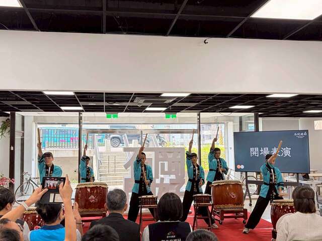 石冈国中太鼓队开场表演