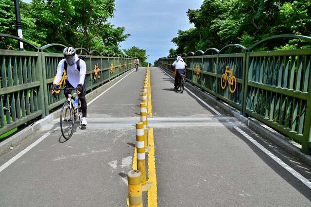 6.8K三民路桥伸缩缝改善